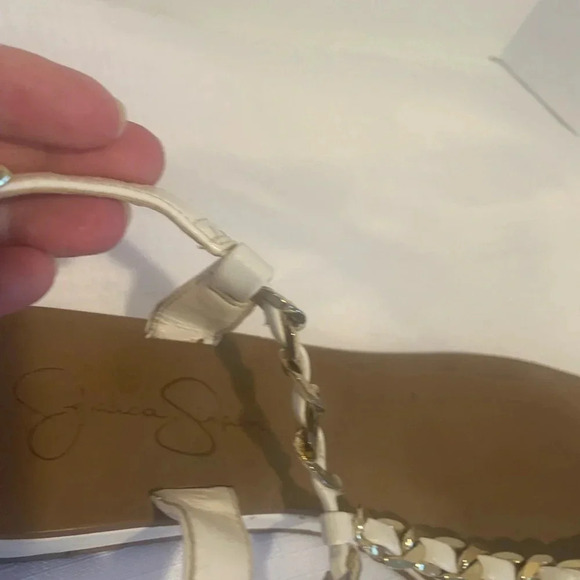 Jessica Simpson Women’s Size 8.5 White With Gold Tone Chain Link Thong Sandals - Picture 4 of 9